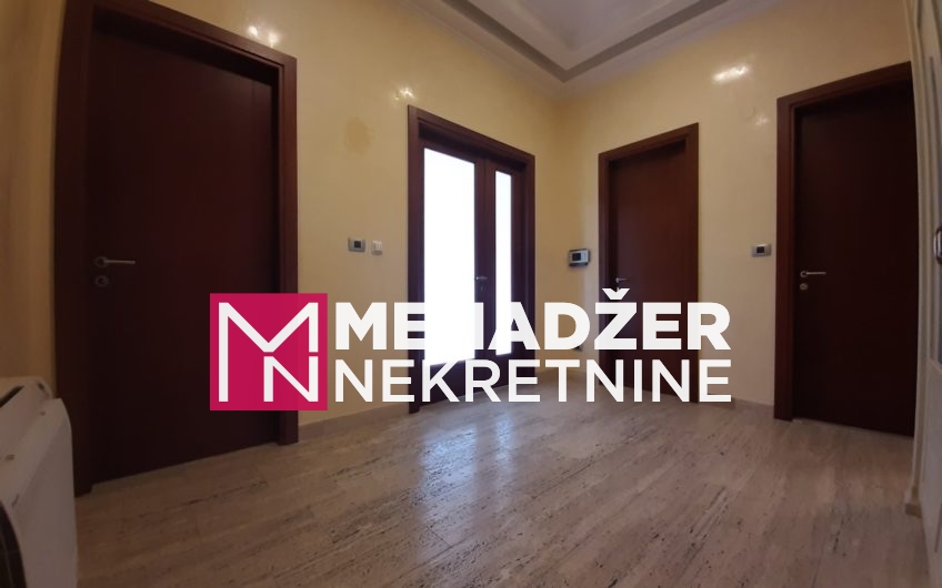 TROSOBAN LUX STAN 138m2-PREKO MORAČE
