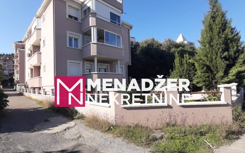 JEDNOSOBAN NAMJEŠTEN STAN 52m2-MOMIŠIĆI
