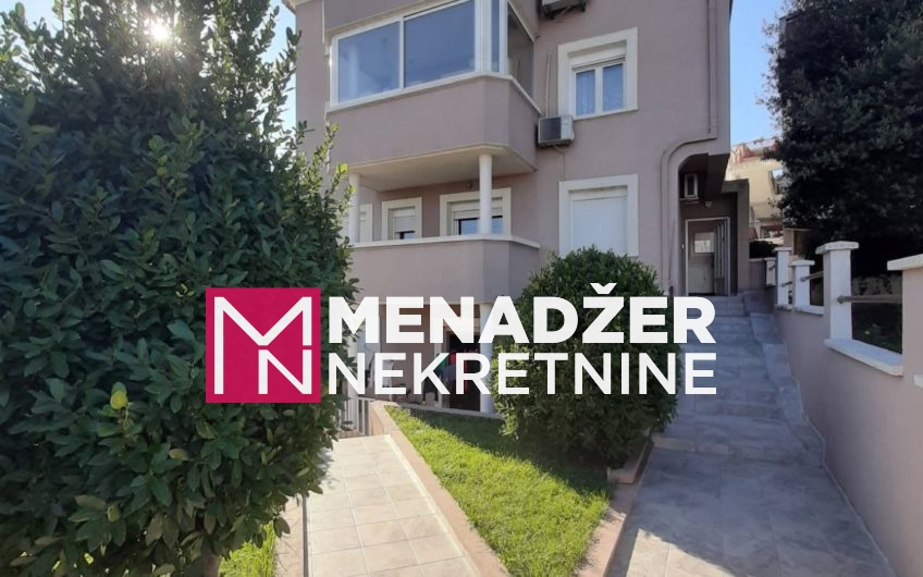 JEDNOSOBAN NAMJEŠTEN STAN 52m2-MOMIŠIĆI