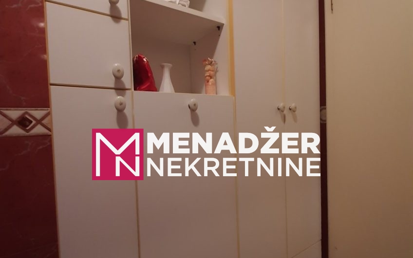 JEDNOSOBAN NAMJEŠTEN STAN 52m2-MOMIŠIĆI