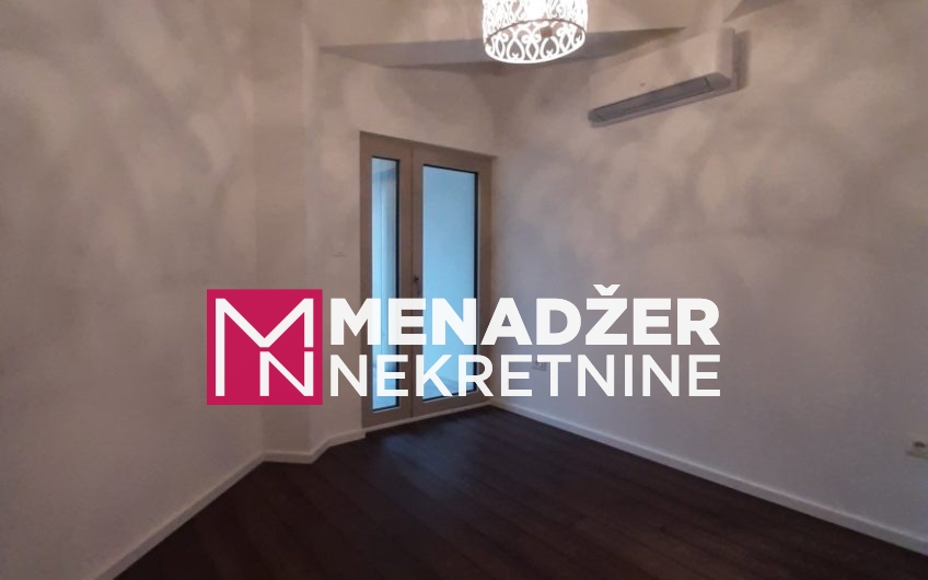 TROSOBAN PRAZAN STAN 80m2-PREKO MORAČE (zgrada Vezir)