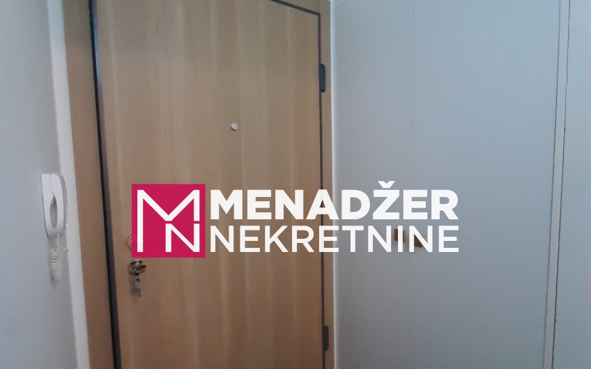 TROSOBAN PRAZAN STAN 80m2-PREKO MORAČE (zgrada Vezir)