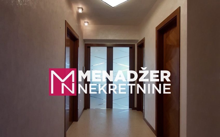 ČETVOROSOBAN LUX NAMJEŠTEN STAN 140m2-CENTAR
