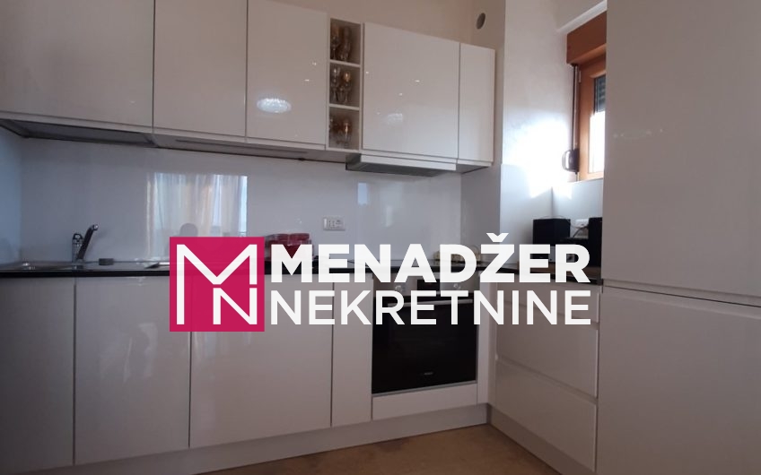 ČETVOROSOBAN LUX NAMJEŠTEN STAN 140m2-CENTAR