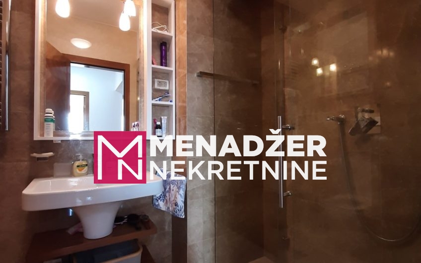 ČETVOROSOBAN LUX NAMJEŠTEN STAN 140m2-CENTAR