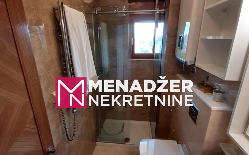 ČETVOROSOBAN LUX NAMJEŠTEN STAN 140m2-CENTAR