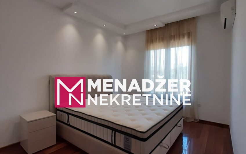 ČETVOROSOBAN LUX NAMJEŠTEN STAN 140m2-CENTAR