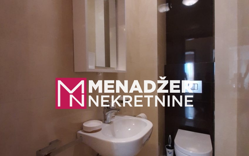 ČETVOROSOBAN LUX NAMJEŠTEN STAN 140m2-CENTAR