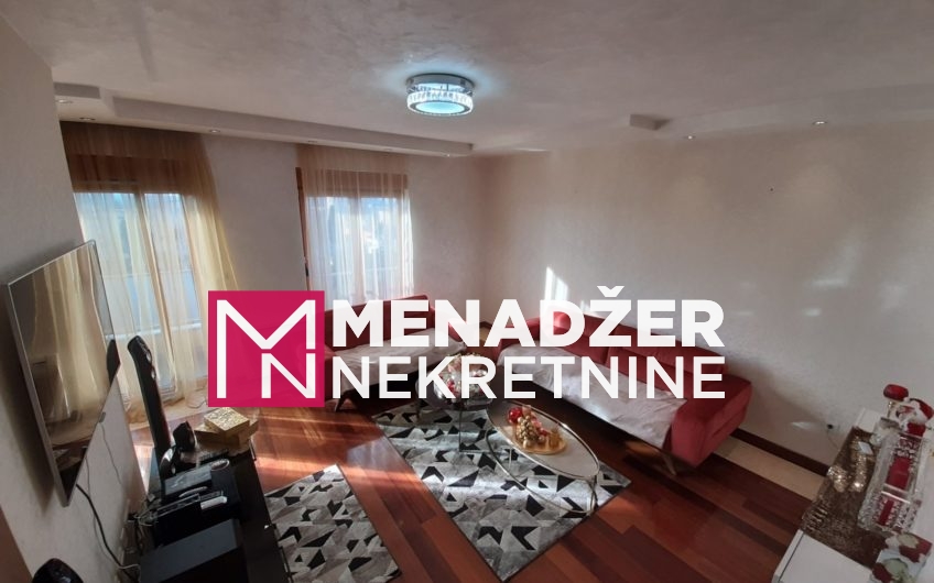 ČETVOROSOBAN LUX NAMJEŠTEN STAN 140m2-CENTAR