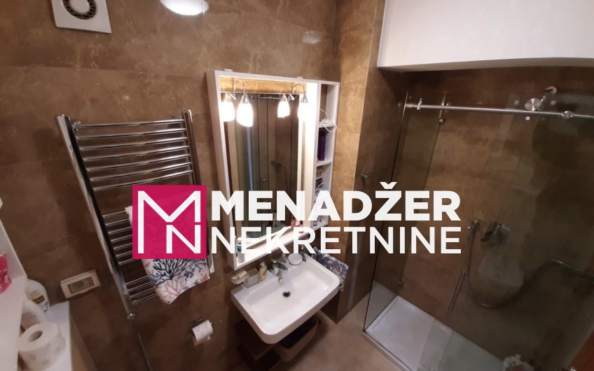 ČETVOROSOBAN LUX NAMJEŠTEN STAN 140m2-CENTAR