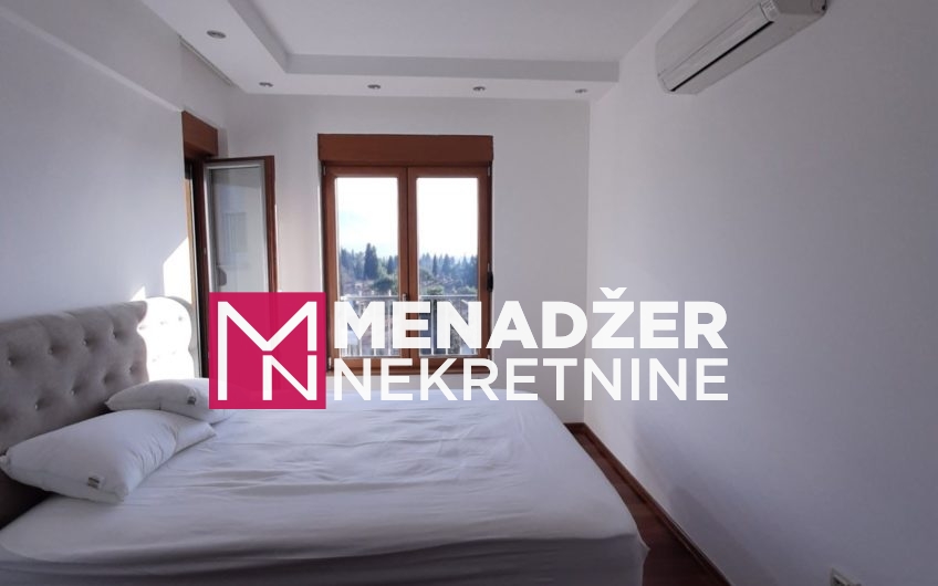 ČETVOROSOBAN LUX NAMJEŠTEN STAN 140m2-CENTAR
