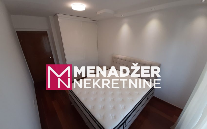 ČETVOROSOBAN LUX NAMJEŠTEN STAN 140m2-CENTAR