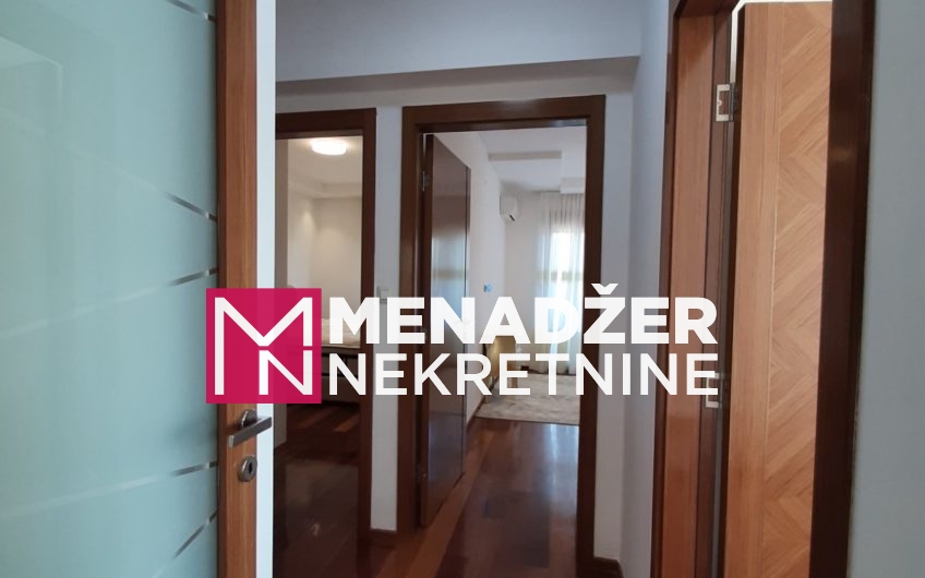 ČETVOROSOBAN LUX NAMJEŠTEN STAN 140m2-CENTAR