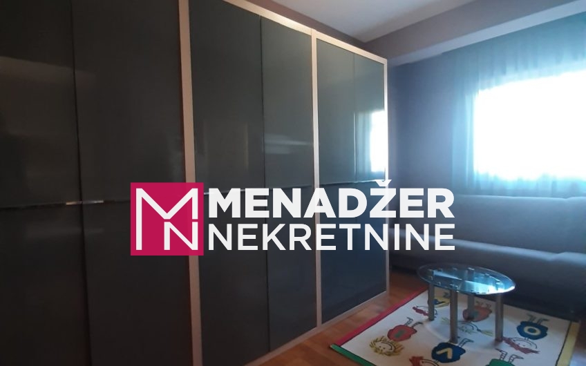 TROSOBAN NAMJEŠTEN STAN 105m2-PREKO MORAČE