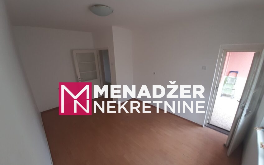 JEDNOSOBAN PRAZAN STAN 50m2-CENTAR