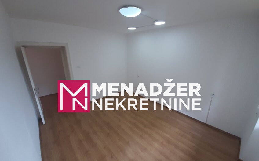 JEDNOSOBAN PRAZAN STAN 50m2-CENTAR