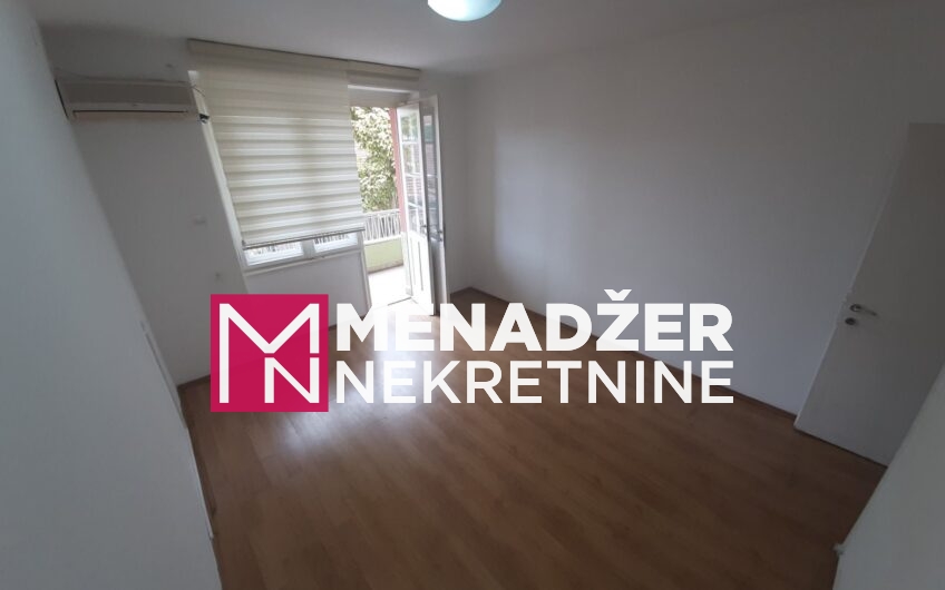 JEDNOSOBAN PRAZAN STAN 50m2-CENTAR