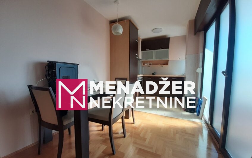 TROSOBAN NAMJEŠTEN STAN 90m2-BLOK V