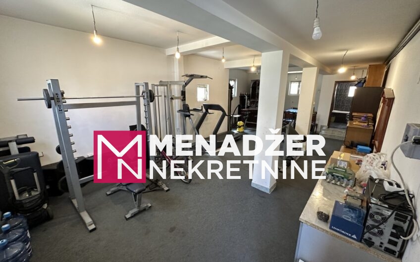 KUĆA 350m2-MOMIŠIĆI