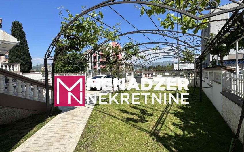 KUĆA 350m2-MOMIŠIĆI