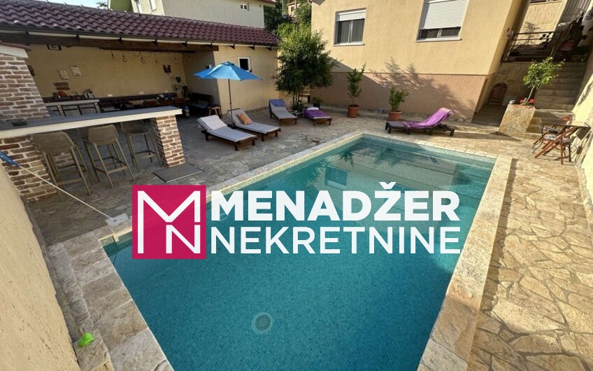 KUĆA NAMJEŠTENA 100 m2 SA BAZENOM – ROGAMI