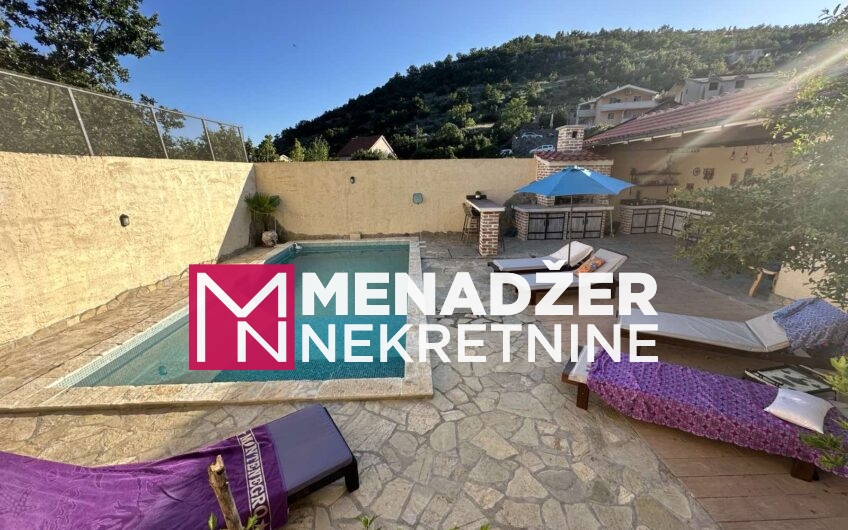 KUĆA NAMJEŠTENA 100 m2 SA BAZENOM – ROGAMI