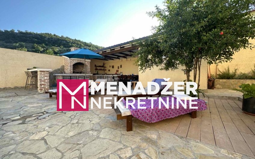 KUĆA NAMJEŠTENA 100 m2 SA BAZENOM – ROGAMI