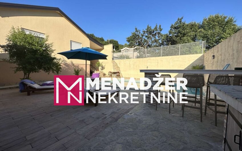 KUĆA NAMJEŠTENA 100 m2 SA BAZENOM – ROGAMI