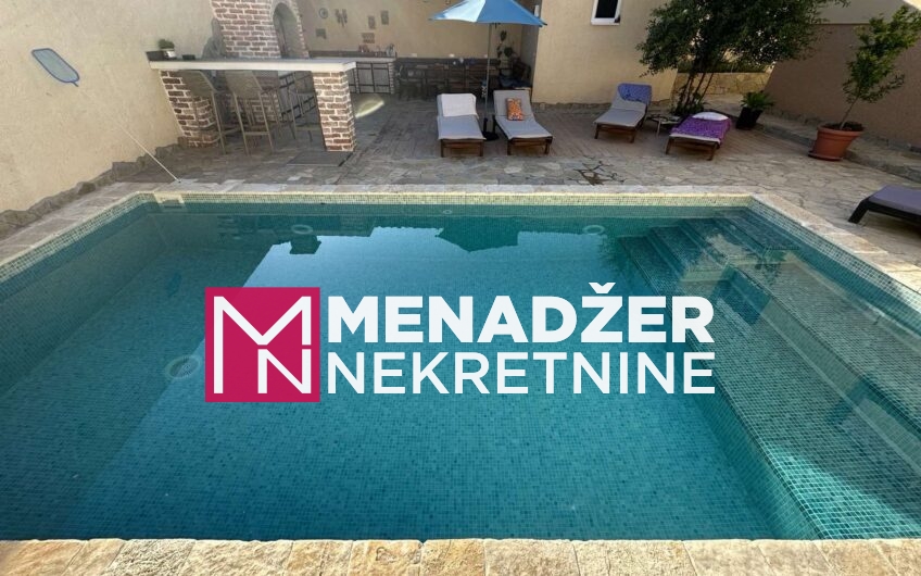 KUĆA NAMJEŠTENA 100 m2 SA BAZENOM – ROGAMI