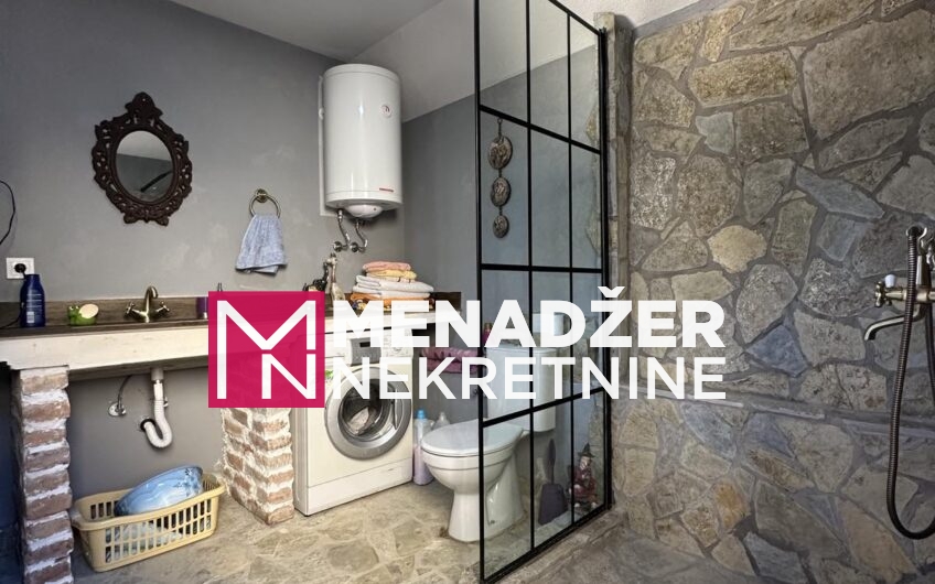 KUĆA NAMJEŠTENA 100 m2 SA BAZENOM – ROGAMI