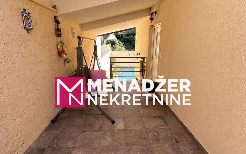 KUĆA NAMJEŠTENA 100 m2 SA BAZENOM – ROGAMI