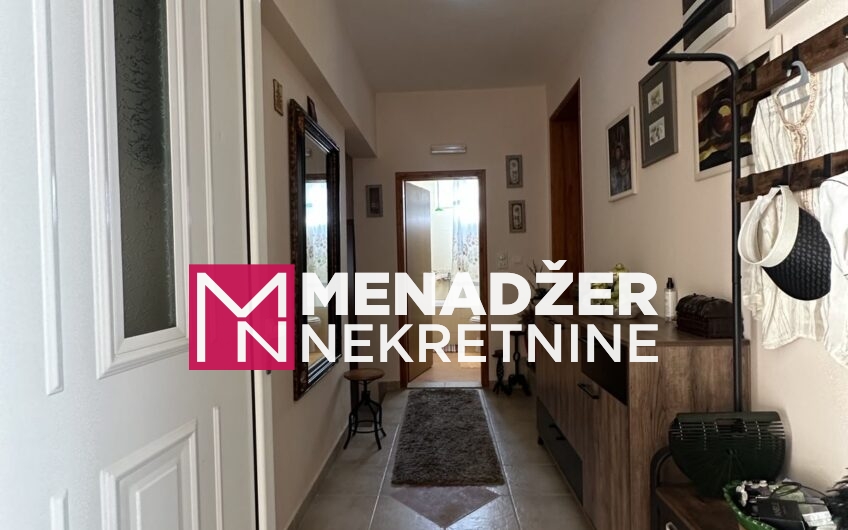 KUĆA NAMJEŠTENA 100 m2 SA BAZENOM – ROGAMI