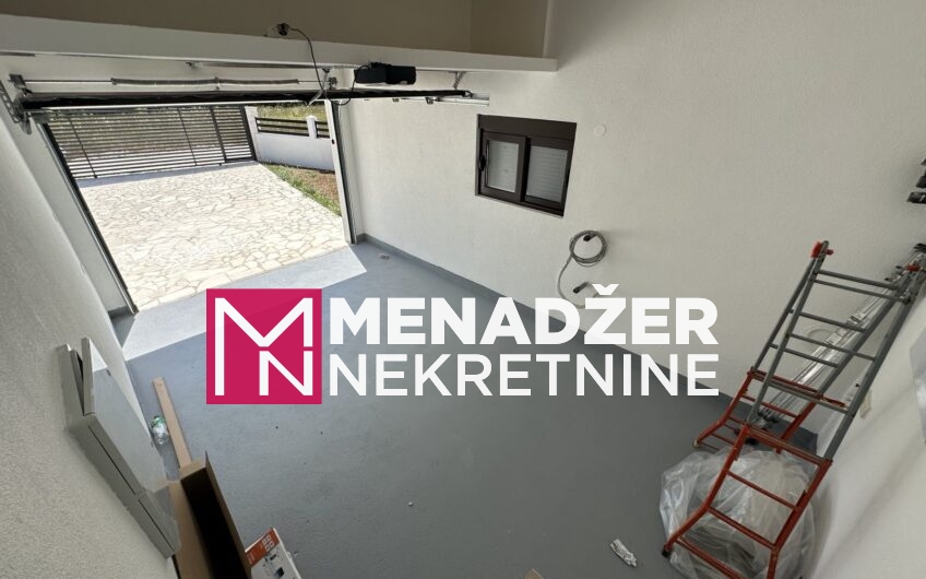 KUĆA NAMJEŠTENA 140m2 – VELJE BRDO
