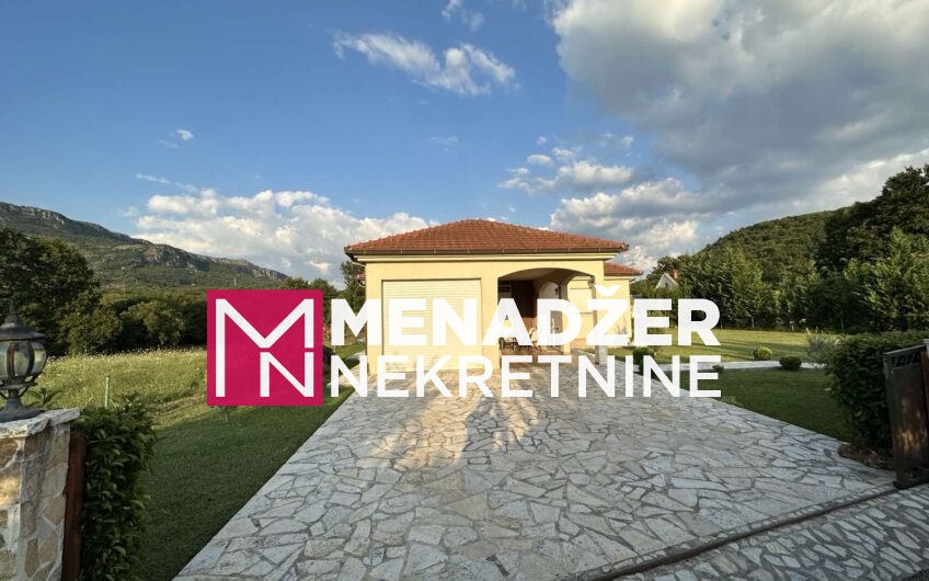 KUĆA NAMJEŠTENA 155 m2- PRIČELJE