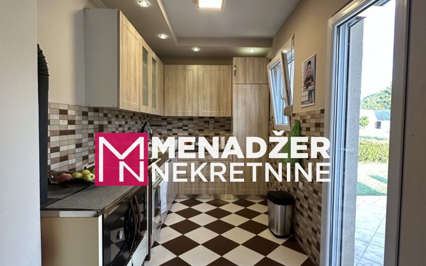 KUĆA NAMJEŠTENA 155 m2- PRIČELJE