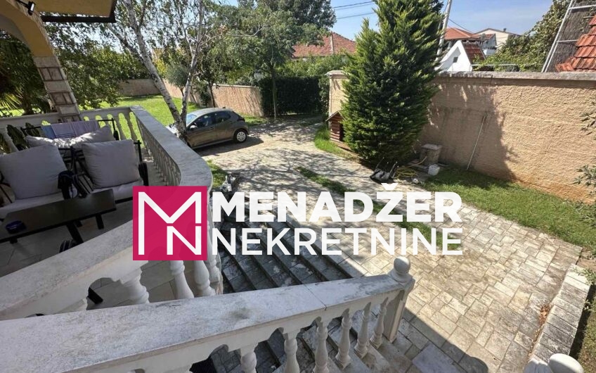 KUĆA LUX NAMJEŠTENA 300 m2- MASLINE