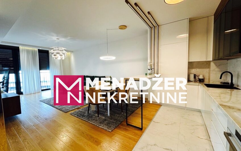 JEDNOSOBAN LUX NAMJEŠTEN STAN 57 m2 SA GARAŽOM-PREKO MORAČE-LINEA
