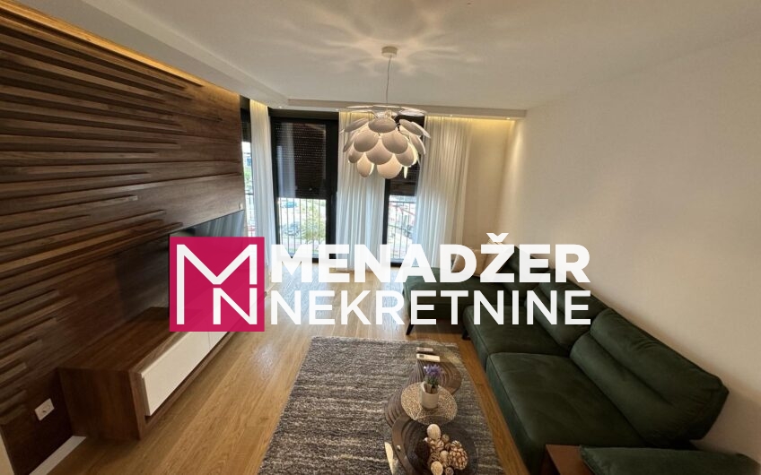 JEDNOSOBAN LUX NAMJEŠTEN STAN 57 m2 SA GARAŽOM-PREKO MORAČE-LINEA