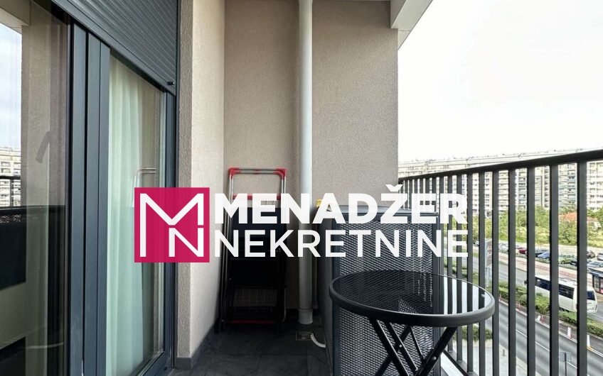 JEDNOSOBAN LUX NAMJEŠTEN STAN 57 m2 SA GARAŽOM-PREKO MORAČE-LINEA