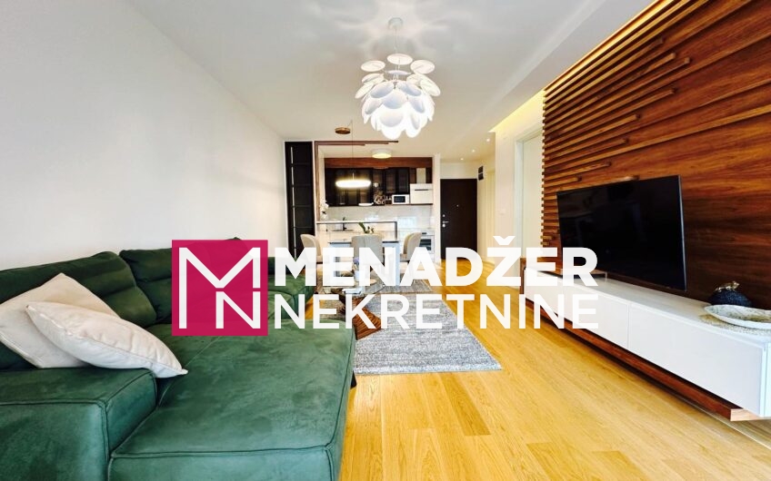 JEDNOSOBAN LUX NAMJEŠTEN STAN 57 m2 SA GARAŽOM-PREKO MORAČE-LINEA