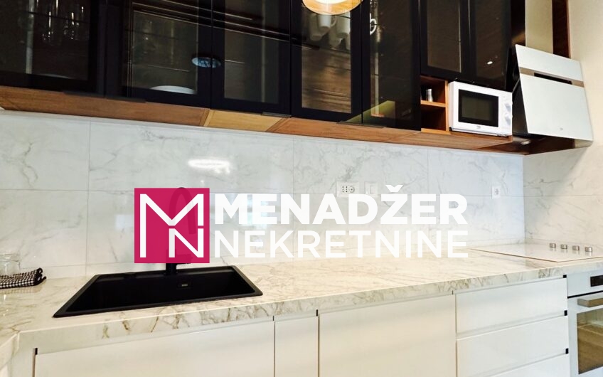 JEDNOSOBAN LUX NAMJEŠTEN STAN 57 m2 SA GARAŽOM-PREKO MORAČE-LINEA