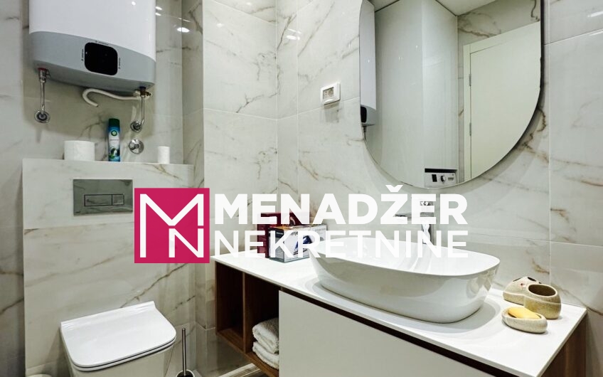 JEDNOSOBAN LUX NAMJEŠTEN STAN 57 m2 SA GARAŽOM-PREKO MORAČE-LINEA