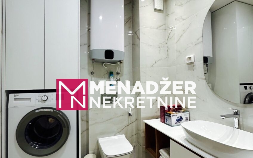 JEDNOSOBAN LUX NAMJEŠTEN STAN 57 m2 SA GARAŽOM-PREKO MORAČE-LINEA