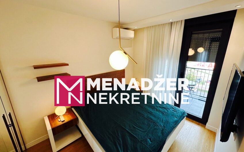 JEDNOSOBAN LUX NAMJEŠTEN STAN 57 m2 SA GARAŽOM-PREKO MORAČE-LINEA