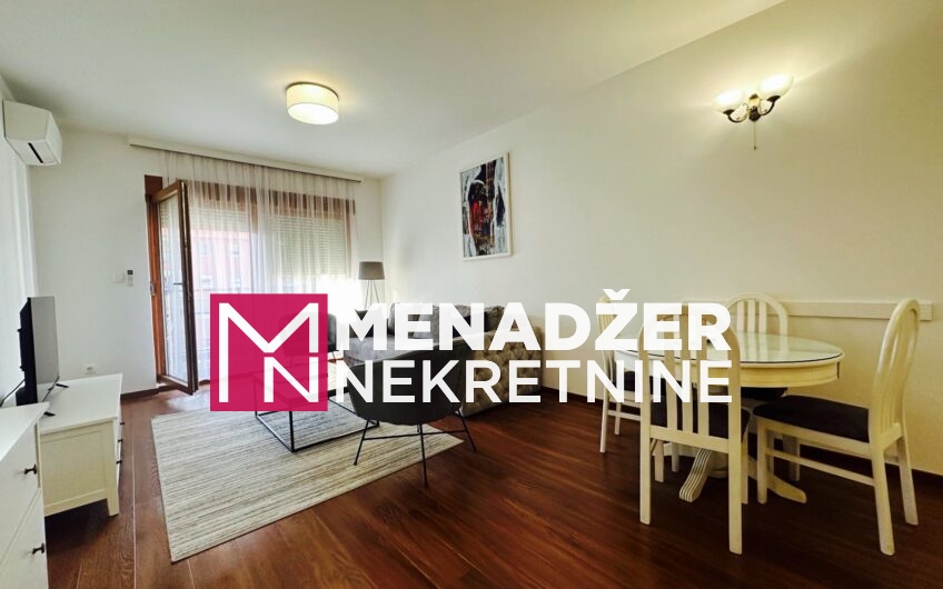 JEDNOSOBAN NAMJEŠTEN STAN 52 m2 SA GARAŽOM- MASTER KVART