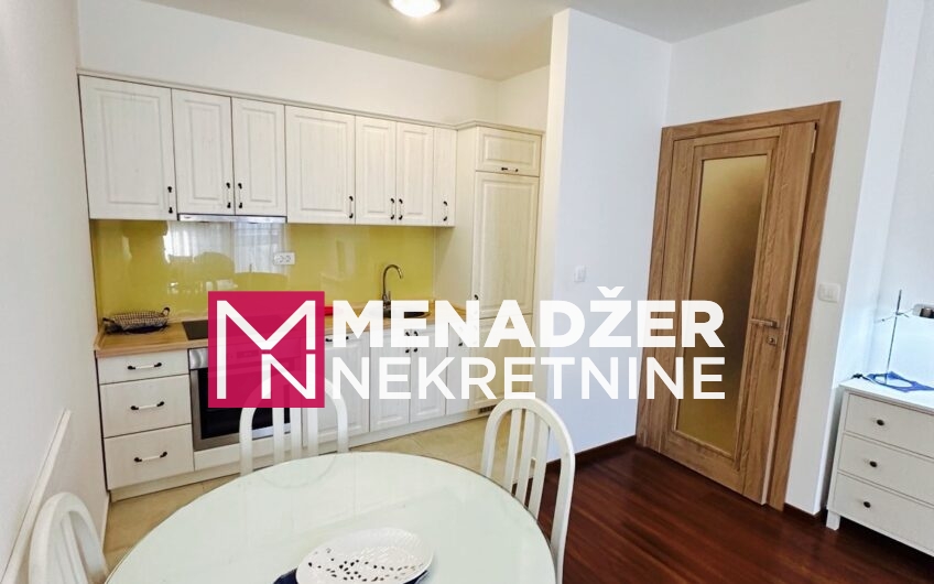 JEDNOSOBAN NAMJEŠTEN STAN 52 m2 SA GARAŽOM- MASTER KVART