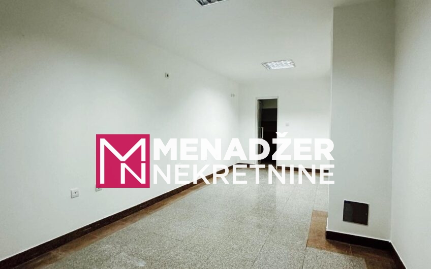 POSLOVNI PROSTOR 22 m² – CENTAR