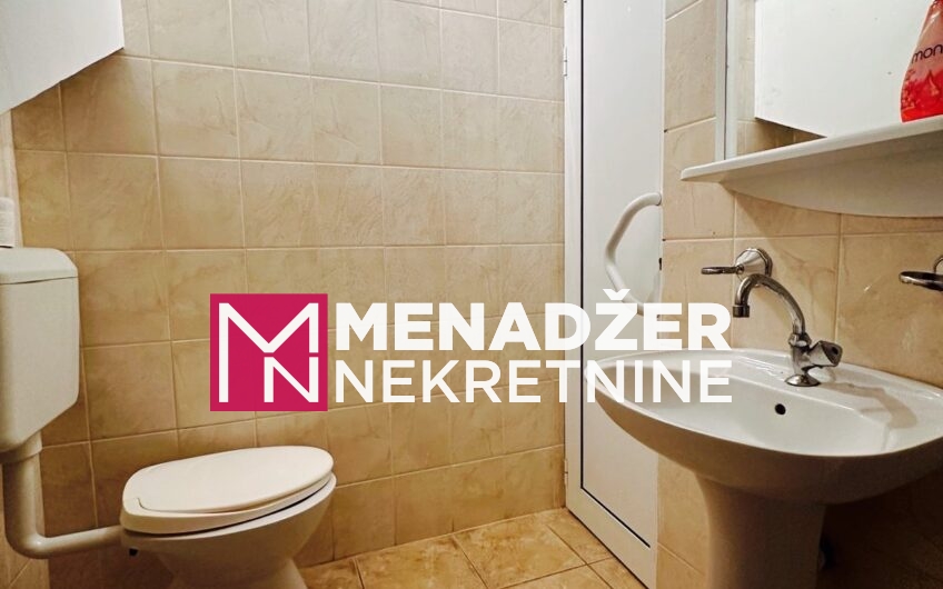 POSLOVNI PROSTOR 22 m² – CENTAR