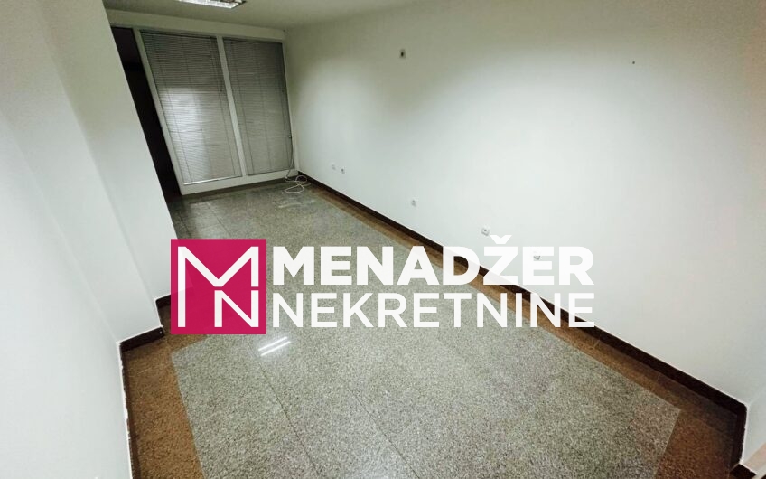 POSLOVNI PROSTOR 22 m² – CENTAR