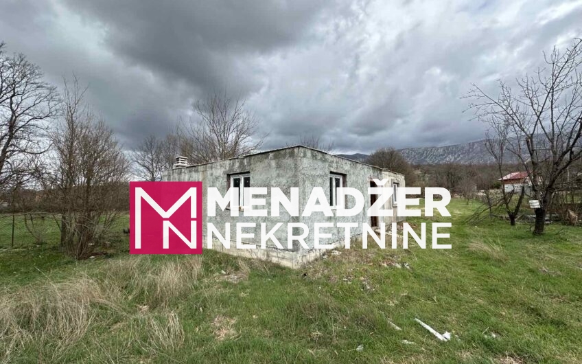 KUĆA 112 m², PLAC  2 200 m² – DANILOVGRAD